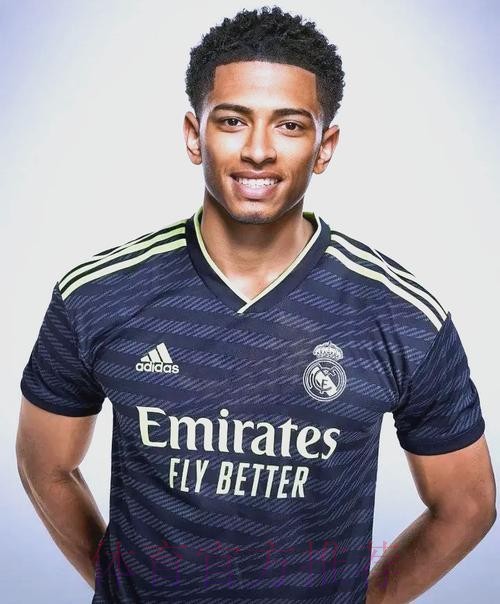 马卡:皇马可能会用1.1亿欧+浮动在夏窗签贝林厄姆 马卡:皇马可能会用1.1亿欧+浮动在夏窗签贝林厄姆